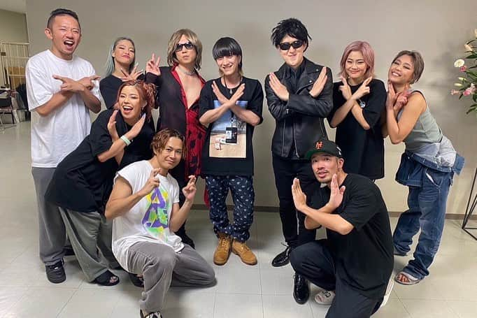 むらせさんのインスタグラム写真 - (むらせInstagram)「倖田來未さんとX JAPANな夜🎙️🥁  misonoさんのサプライズ計画で、TATSUYAさんと倖田さんを驚かす！misonoさん、Nosukeさん、ダンサーの皆様、ありがとうございます！   最後はMoonCryingになった 🌙  #倖田來未 #kodatour23 #misono #nosuke #TATSUYA #むらせ #あー楽しかった #MoonCrying #そして今Amazonで倖田來未さんの音源を聴く」5月29日 20時19分 - murase_yuichi