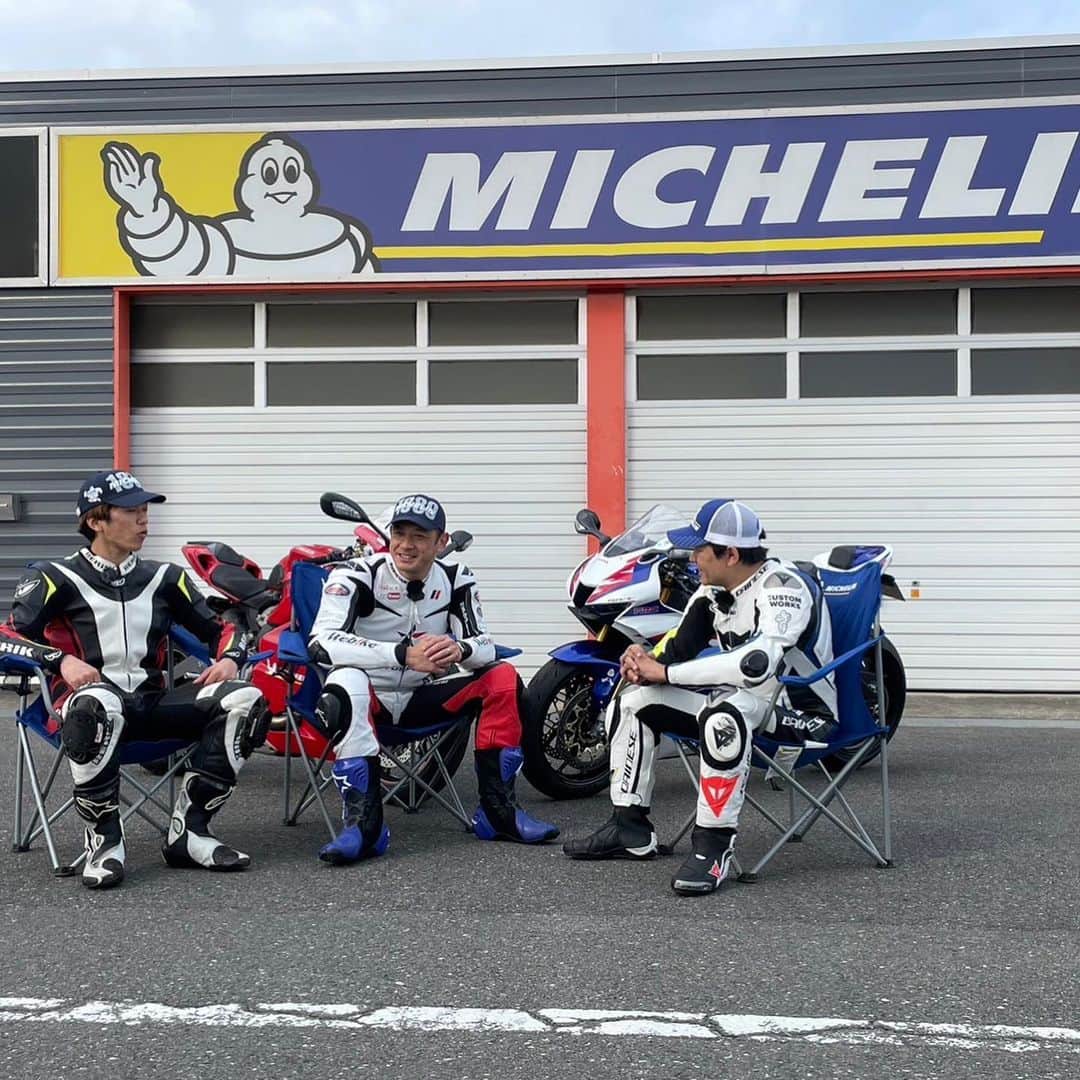 原田哲也さんのインスタグラム写真 - (原田哲也Instagram)「もてぎライパ！ ミシュランスペシャルプログラム！ Webikeさんに動画撮影して頂きました！ youtube 楽しみです！ #araihelmet #dainese #michelinmotorcycle #bmwmotorrad #ridersclub#webike」5月30日 7時14分 - tetsuya_harada31