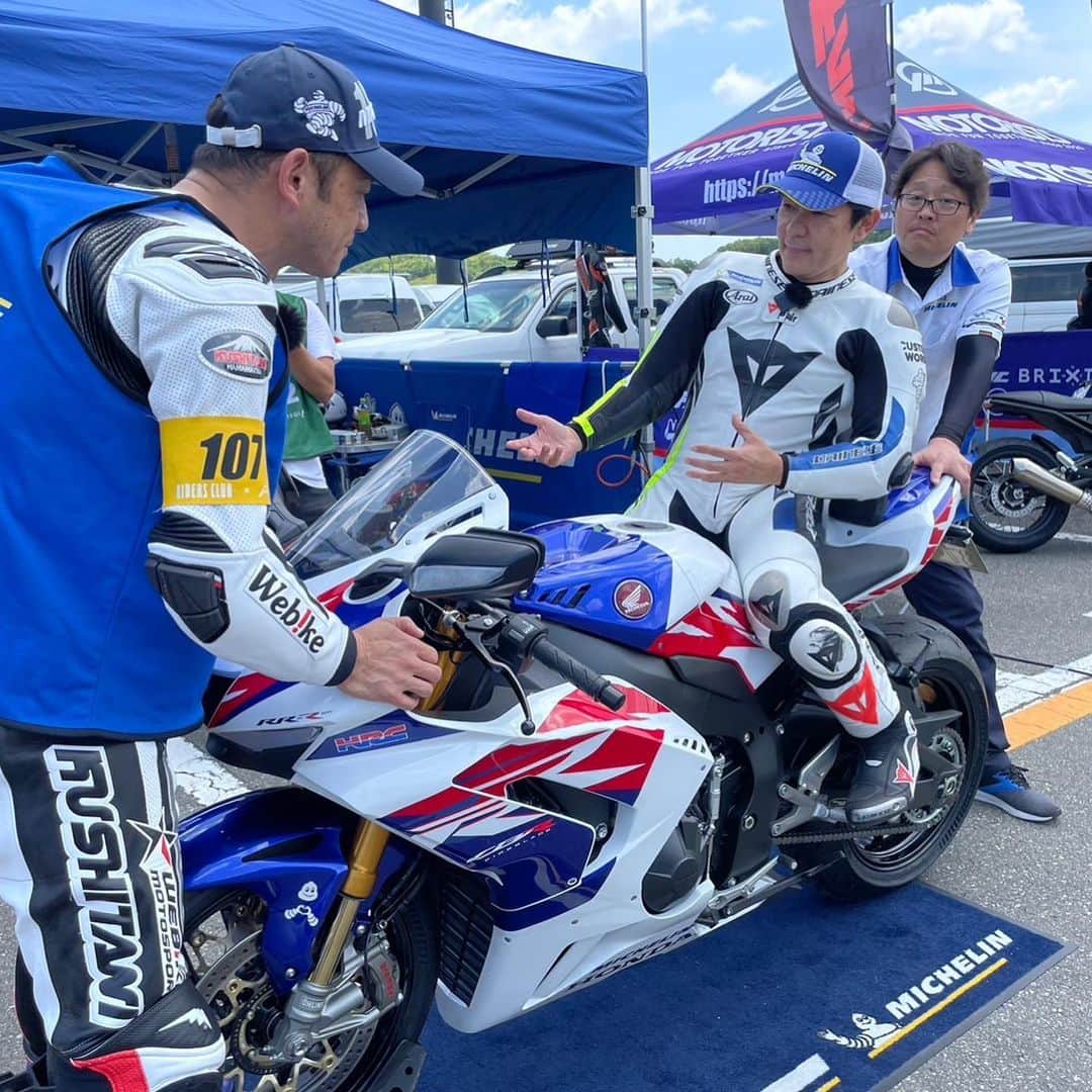 原田哲也さんのインスタグラム写真 - (原田哲也Instagram)「もてぎライパ！ ミシュランスペシャルプログラム！ Webikeさんに動画撮影して頂きました！ youtube 楽しみです！ #araihelmet #dainese #michelinmotorcycle #bmwmotorrad #ridersclub#webike」5月30日 7時14分 - tetsuya_harada31