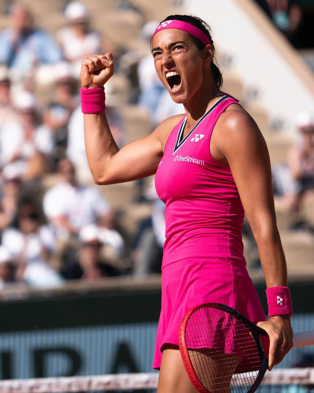 キャロライン・ガルシアさんのインスタグラム写真 - (キャロライン・ガルシアInstagram)「Alllleeeeezzzz 🔥🦁🇫🇷✌🏻  Merci 🙏🏻 rdv Mercredi !   #FlyWithCaro #rolandgarros @rolandgarros   @sindythomasphotographer」5月30日 5時53分 - carogarcia