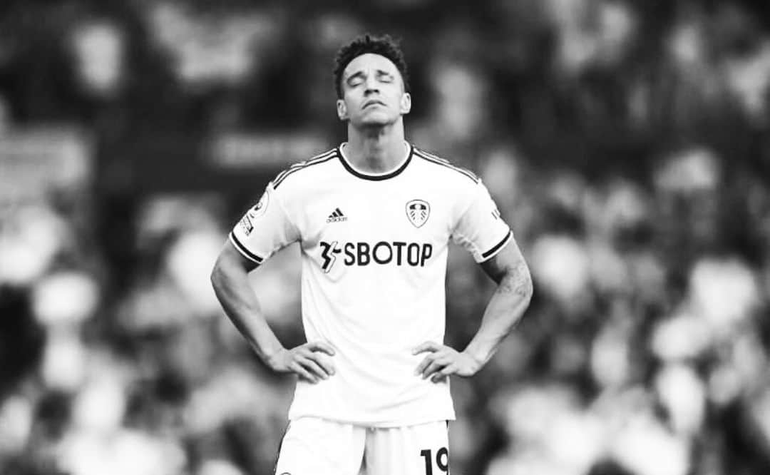 ロドリゴ・モレノ・マチャドのインスタグラム：「I can’t find the words to describe yesterday’s feeling. I just can say SORRY to all Leeds fans. For sure you deserve much better from us.  🟡⚪️🔵」