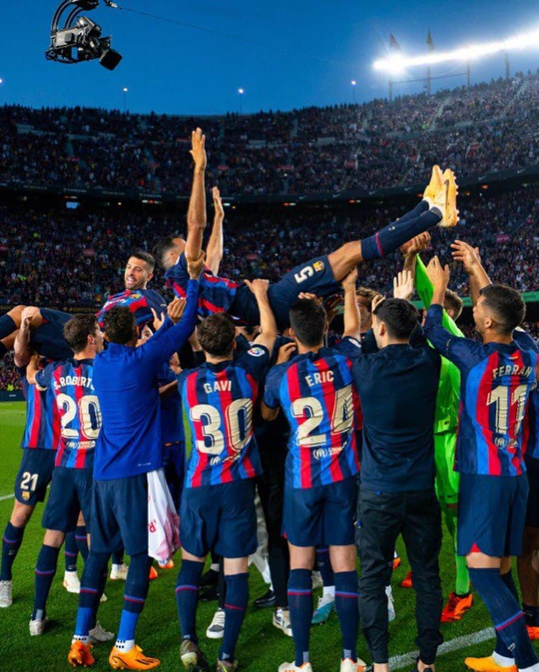 マルク＝アンドレ・テア・シュテーゲンのインスタグラム：「Our last dance at this Camp Nou. Special and emotional day to remember.  Thank you! 🔵🔴」