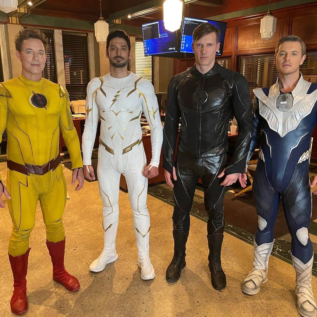 テディ・シアーズさんのインスタグラム写真 - (テディ・シアーズInstagram)「Thank you, Flash community.   So wonderful to be a part of this series. The most fun I’d ever had.  Enjoy some BTS pics from our finale episode. Can’t wait for what comes next.  🖤⚡️🖤」5月30日 6時35分 - teddysears