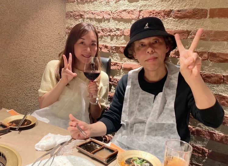 日々野真理さんのインスタグラム写真 - (日々野真理Instagram)「ある日の焼肉🥩  やっぱり焼肉はみんなでワイワイが楽しいですね。昔からお世話になっている楽しい皆さんと😁  平ちゃんとも久しぶり、と言いたいところですが、この数日前も一緒だった😂  #焼肉 #川勝さん会 #平ちゃん」5月30日 6時44分 - marihibino1031