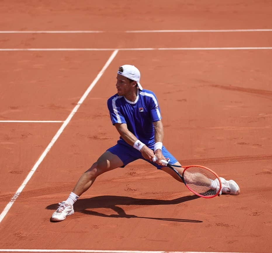 ディエゴ・シュワルツマンさんのインスタグラム写真 - (ディエゴ・シュワルツマンInstagram)「Una nueva batalla en @rolandgarros, difícil de explicar con palabras lo lindo que fue dar vuelta el partido de hoy. Alla vamos 2da ronda 🇫🇷😏🏃👊」5月30日 6時59分 - dieschwartzman