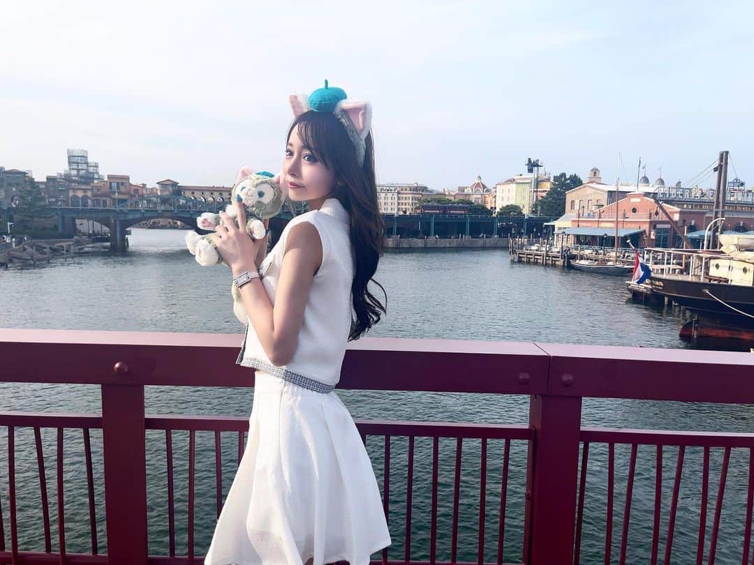 黒宮ちはやのインスタグラム：「🐭🚢🌎  #ディズニー #Disney #ディズニーシー #ジェラトーニ    #黒宮ちはや #小悪魔ageha #モデル #キャバクラ #キャバ嬢 #ホステス #ラウンジ #水商売 #お酒 #歌舞伎町 #新宿 #六本木 #銀座 #北新地 #ミナミ #渋谷 #すすきの #シャンパン #華灯 #ディアレスト」