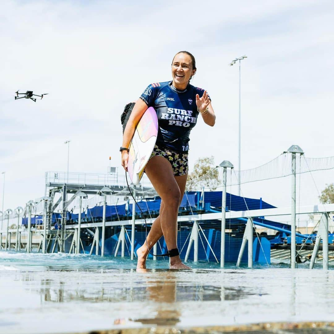 カリッサ・ムーアさんのインスタグラム写真 - (カリッサ・ムーアInstagram)「My #1 goal for this event was to limit the stress and have the best time possible. The surf ranch is a different kind of beast that serves up a plate of nerves and pressure so unlike the ocean. You’d think with less variables it would be easier to find peace but with limited opportunity, everyone watching so closely, all the sounds, scores being announced and the weight of “the perfect wave” can feel heavy. Grateful to my amazing support crew in the lead up to prepare, my pit crew with me on the ground, all the Aloha from family, friends, fans and whoever put those feel good Hawaiian jams on while I was in the pool to remind me to smile and most of all have fun 🥰🙏🏼  It takes a village. There are so many moving parts behind the scenes that make moments like this possible. @bgillyb and Hubby, thank you for being in my corner, keeping the stoke levels high and getting me in the zone. @_edoggie all the training sessions paid off 👊🏼 @chris101563 love our process. Really appreciate all our sessions together at home😊 @dr.zimbra mahalo for keeping me sane 😅 @rominechiropractic @pilatesokala @swellpatrol My Ohana of sponsors: @redbull @ouraring @gomacro @gillettevenus @sunbum @fcs_surf @cpb_hawaii @gmc @hurleywomen  and @matt_biolos for my incredible pool toys 😉🙏🏼💕  Congratulations @griffin_cola @caroline_markss @italoferreira and to the whole field of surfers. It wasn’t an easy event, new format, night surfing, a few curve balls but we did it. Mahalo @wsl and @kswaveco for putting on a great event 🤙🏼」5月29日 22時09分 - rissmoore10