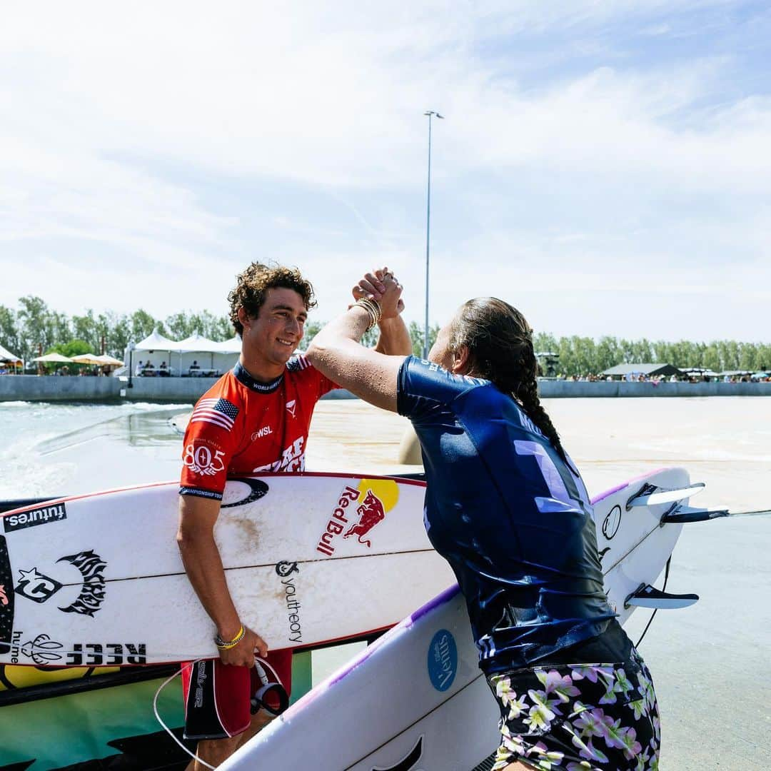 カリッサ・ムーアさんのインスタグラム写真 - (カリッサ・ムーアInstagram)「My #1 goal for this event was to limit the stress and have the best time possible. The surf ranch is a different kind of beast that serves up a plate of nerves and pressure so unlike the ocean. You’d think with less variables it would be easier to find peace but with limited opportunity, everyone watching so closely, all the sounds, scores being announced and the weight of “the perfect wave” can feel heavy. Grateful to my amazing support crew in the lead up to prepare, my pit crew with me on the ground, all the Aloha from family, friends, fans and whoever put those feel good Hawaiian jams on while I was in the pool to remind me to smile and most of all have fun 🥰🙏🏼  It takes a village. There are so many moving parts behind the scenes that make moments like this possible. @bgillyb and Hubby, thank you for being in my corner, keeping the stoke levels high and getting me in the zone. @_edoggie all the training sessions paid off 👊🏼 @chris101563 love our process. Really appreciate all our sessions together at home😊 @dr.zimbra mahalo for keeping me sane 😅 @rominechiropractic @pilatesokala @swellpatrol My Ohana of sponsors: @redbull @ouraring @gomacro @gillettevenus @sunbum @fcs_surf @cpb_hawaii @gmc @hurleywomen  and @matt_biolos for my incredible pool toys 😉🙏🏼💕  Congratulations @griffin_cola @caroline_markss @italoferreira and to the whole field of surfers. It wasn’t an easy event, new format, night surfing, a few curve balls but we did it. Mahalo @wsl and @kswaveco for putting on a great event 🤙🏼」5月29日 22時09分 - rissmoore10