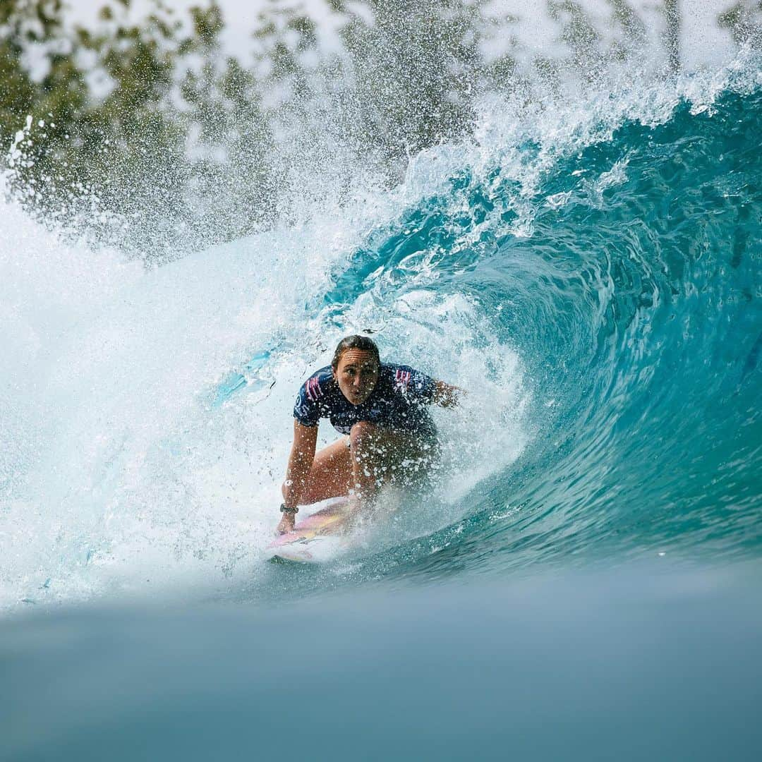 カリッサ・ムーアさんのインスタグラム写真 - (カリッサ・ムーアInstagram)「My #1 goal for this event was to limit the stress and have the best time possible. The surf ranch is a different kind of beast that serves up a plate of nerves and pressure so unlike the ocean. You’d think with less variables it would be easier to find peace but with limited opportunity, everyone watching so closely, all the sounds, scores being announced and the weight of “the perfect wave” can feel heavy. Grateful to my amazing support crew in the lead up to prepare, my pit crew with me on the ground, all the Aloha from family, friends, fans and whoever put those feel good Hawaiian jams on while I was in the pool to remind me to smile and most of all have fun 🥰🙏🏼  It takes a village. There are so many moving parts behind the scenes that make moments like this possible. @bgillyb and Hubby, thank you for being in my corner, keeping the stoke levels high and getting me in the zone. @_edoggie all the training sessions paid off 👊🏼 @chris101563 love our process. Really appreciate all our sessions together at home😊 @dr.zimbra mahalo for keeping me sane 😅 @rominechiropractic @pilatesokala @swellpatrol My Ohana of sponsors: @redbull @ouraring @gomacro @gillettevenus @sunbum @fcs_surf @cpb_hawaii @gmc @hurleywomen  and @matt_biolos for my incredible pool toys 😉🙏🏼💕  Congratulations @griffin_cola @caroline_markss @italoferreira and to the whole field of surfers. It wasn’t an easy event, new format, night surfing, a few curve balls but we did it. Mahalo @wsl and @kswaveco for putting on a great event 🤙🏼」5月29日 22時09分 - rissmoore10