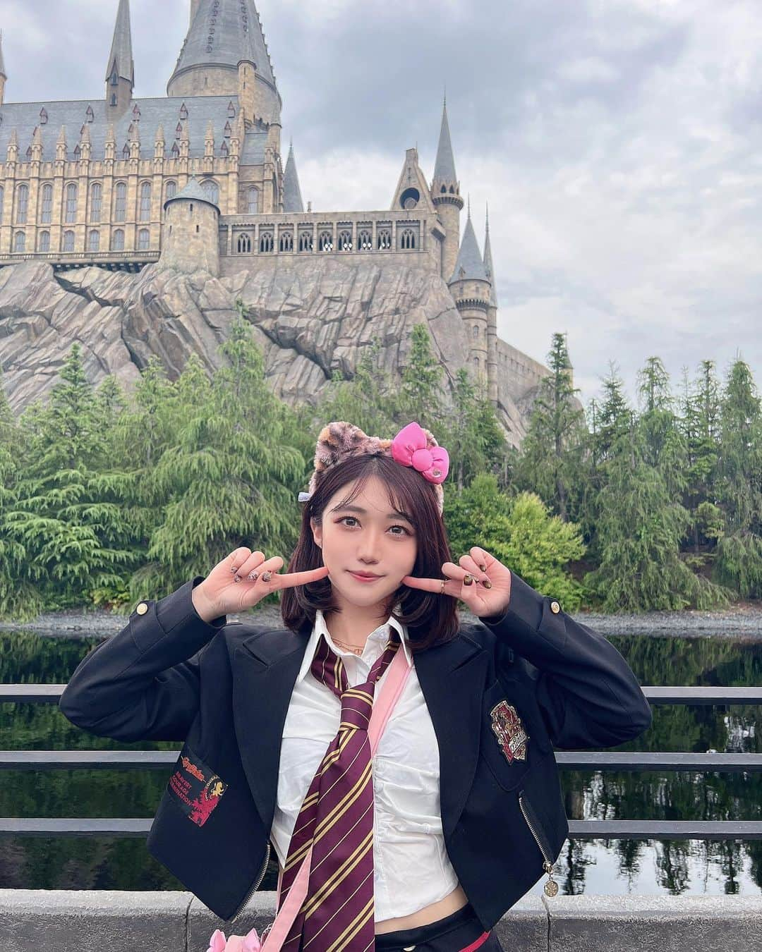 あやぱんさんのインスタグラム写真 - (あやぱんInstagram)「やっぱりグリフィンドールっしょ✌️🪄🧙‍♀️  #usj#ハリーポッター#ホグワーツ#ハリーポッターコーデ#グリフィンドール」5月29日 22時11分 - sugoi_a