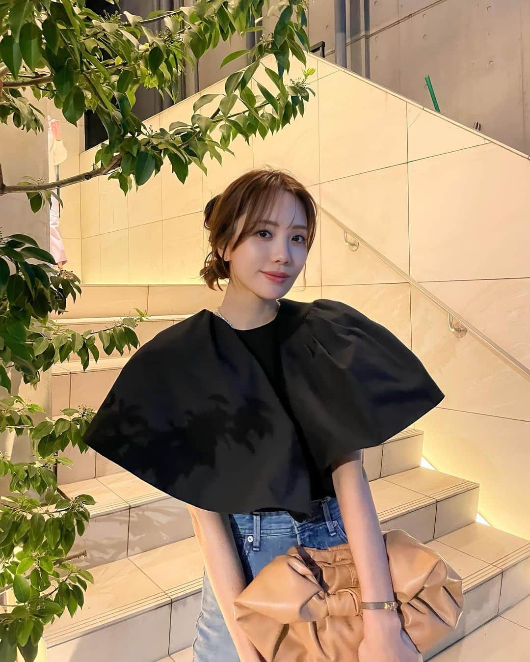 Aoiのインスタグラム：「とにかくおいしい鳥焼きのお店🥹  カジュアルで行っちゃったらとても良いお店で、リサーチせずに行った事を後悔したけど、ブラウスのおかげでなんとかなりました😂 @elendeek  #PR」