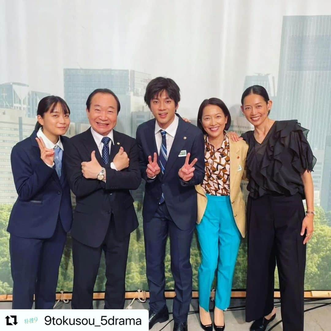 山田裕貴さんのインスタグラム写真 - (山田裕貴Instagram)「#特捜9 ３１日よる９時から最終話です！  @9tokusou_5drama  ・・・ 📷️✨みんなで…ハイ・ポーズ🎵  #特捜9  #最終回 5/31(水)よる9時‼️  #テレビ朝日 #season6 #特捜班 #羽田美智子 #山田裕貴 #原沙知絵 #深川麻衣  #中村梅雀」5月29日 22時20分 - 00_yuki_y