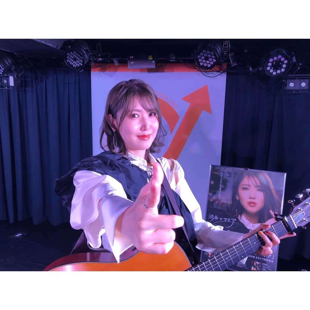 おかゆのインスタグラム：「🎼🐶👉🏻🎶🎸💫🌈  Space emo池袋での配信ミニライブ＆ネットサイン会🌈 ご視聴下さった皆様、全国からご参加下さった皆様、 おかゆん家ファミリー、スタッフの皆様、 本当にありがとうございました！🐶🎶 久々の無観客LIVE🎸🤍 温かいコメントやゲッチュ〜ポーズも 心強かったです👉🏻🌈 次回は有観客でも開催出来たら良いなぁ…🤩💫  そして急ですがこの後22時30分頃から‼️ 久しぶりの #おかゆんのステイホームLIVE🏡🐶 良ければ覗いてみて下さい💫  今日のアーカイブはこちらから👇❤️ https://www.youtube.com/live/hQMaZ8YTy-k?feature=share  #spaceemo池袋 #渋谷のマリア #感謝」