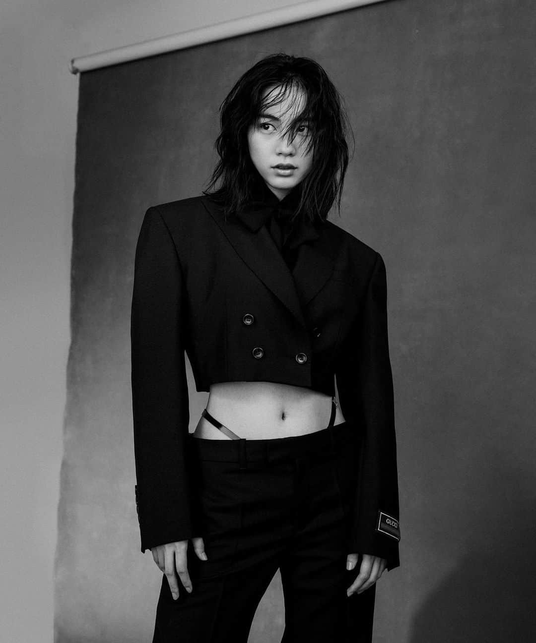 のん（能年玲奈）のインスタグラム：「攻撃的な強さを感じるGUCCIのパンツスタイル。 腹出してこ。 腹筋割れろー。  Photographer: MACIEJ KUCIA(AVGVST) Styling: @izumimachino  Hair&Make up: Shie Kanno  #GUCCI #GQJAPAN #GQHYPE」
