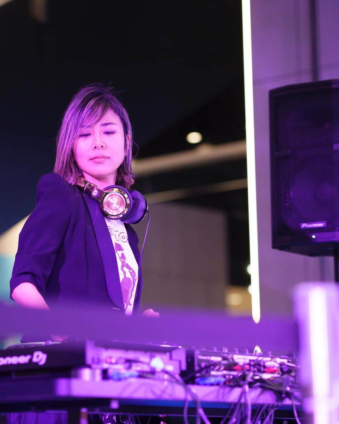 DJ AMIGAのインスタグラム：「今月は新しく開業した歌舞伎町タワーに行くことが多かったのだけど、歌舞伎町タワーの出現によって、昔の歓楽街のイメージからすっかりエンターテイメントCityに生まれ変わりましたね。こうやって時代は変わっていくんだとしみじみ😌  歌舞伎横丁 @shinjyuku_kabukiyokocho は外国人観光客で溢れかえっていて、まるでブレードランナーの世界✨ 📸by @oh_tomas_92   ラグジュアリーホテルBELLUSTAR Tokyo @bellustar_tokyo  とあるパーティーで🎧させてもらいました。42階からの夜景が凄かった🌃  そして5階にオープンしたウェルネスクラブEXSTION @exstion_official  歌舞伎町にウェルネスクラブができるなんて信じられませんが、ミシュランシェフのレストランやサウナ、ジム、プール、ヨガ、サウンドバスまで🥣 これから色々楽しみです⭐️  そして地下のZero Tokyo @zerotokyo_official も連日大盛り上がりだし、あと17階のジャラートが美味しい♪  #歌舞伎町 #歌舞伎町タワー #newopen #kabukicho #dj #djlife #tokyo #tokyonights #ウェルネス」