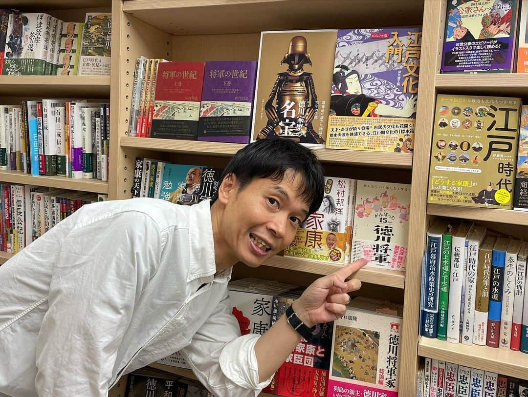 房野　史典さんのインスタグラム写真 - (房野　史典Instagram)「紀伊國屋書店新宿本店さんでのイベント&サイン会終了！ すぐるさんとのトーク楽しかったー！ お越しいただいたみなさん、インスタライブをご覧になってくださったみなさん、ホントありがとうございます！！ 引き続き新宿本店さんでは拙著を置いていただいてますのでぜひ！  #がんばった15人の徳川将軍 #紀伊國屋書店 #紀伊國屋書店新宿本店 #すぐる画伯」5月29日 22時40分 - bounofuminori1980