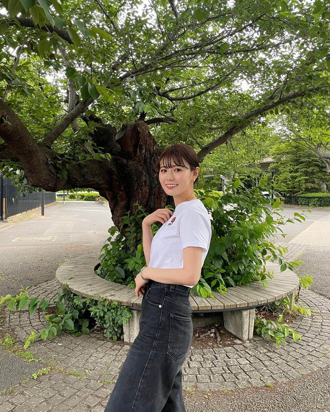 井口綾子のインスタグラム：「Tシャツとデニムで出かけられる日増えて嬉しい〜🌈 これからはしばらく雨みたいだねえ☔️」