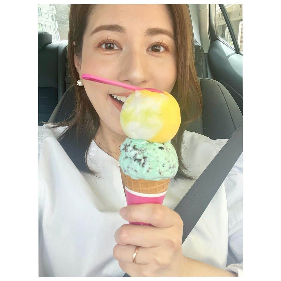 永島優美のインスタグラム：「* 大学時代4年間アルバイトしていた アイスクリーム屋さんへ🍨💕  小さい頃から、アイスクリーム屋さんになりたいという夢を持っていた私にとって大好きなアイスに囲まれながらお仕事できたこと 本当に幸せな時間だったなぁ✨  店長と思い出話をしながら、 当時が懐かしくなりました🤭🍨  ちなみに昔から、#チョコミン党 🫶🏻  #関西出張 #帰り際に行けました」