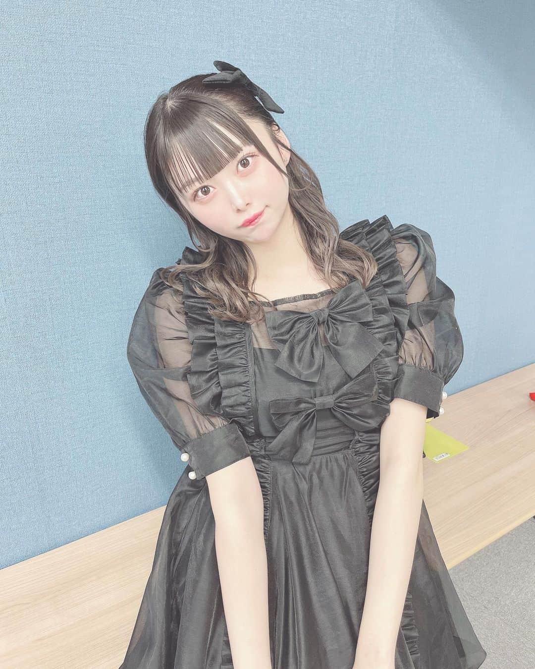 のインスタグラム：「こうゆう私服好き？？」