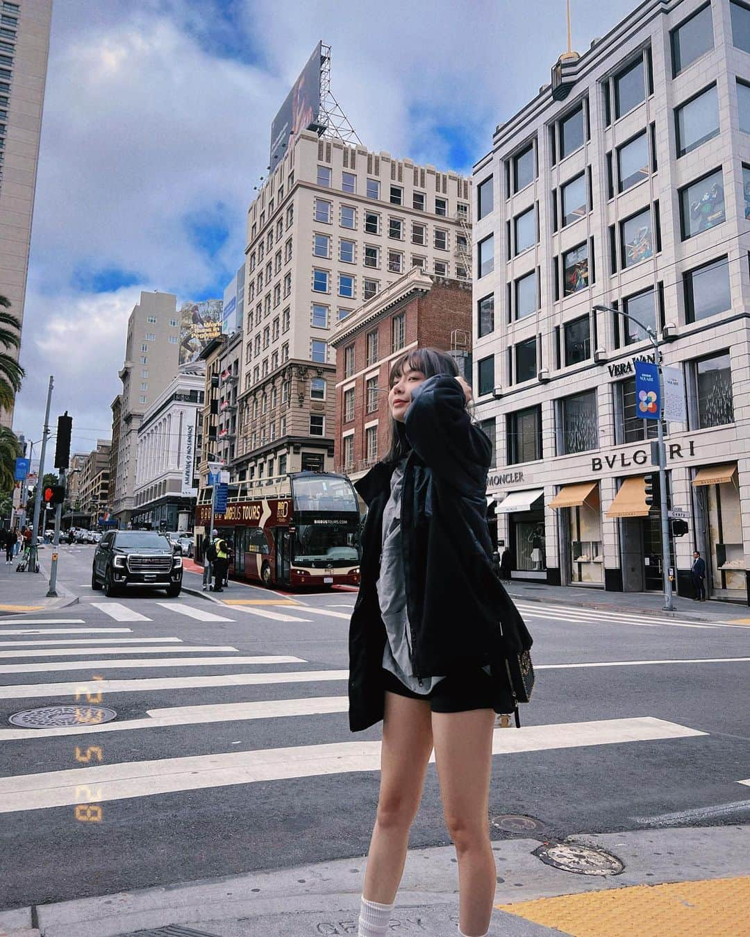 Yuriさんのインスタグラム写真 - (YuriInstagram)「叮叮噹噹叮噹叮～ 📍San Francisco  我在唐人街裡面買了金門書籤餅跟一杯珍珠奶茶🤣  -  外套、風衣帽T: @filter017」5月29日 22時49分 - xx15995