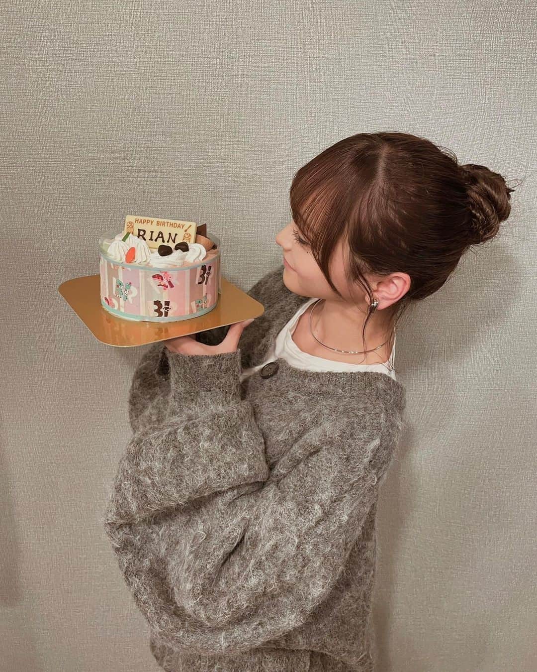 戸田梨杏のインスタグラム：「………………………………………………………………………………  たくさんありがとうございます…🤎 #jk3 #05 #ljk  #あいどる#モデル #声優 ………………………………………………………………………………」