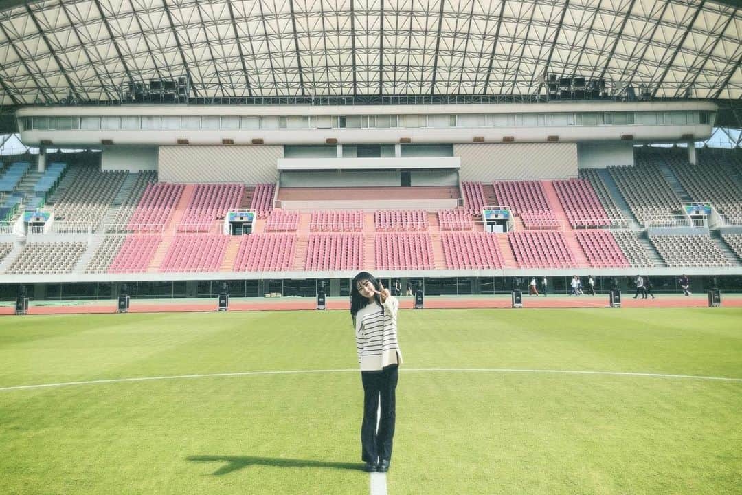 石田千穂のインスタグラム：「なんだか贅沢な写真、、！！！最近、フィルムカメラのアプリ買ったんです。活用するぞー😯」