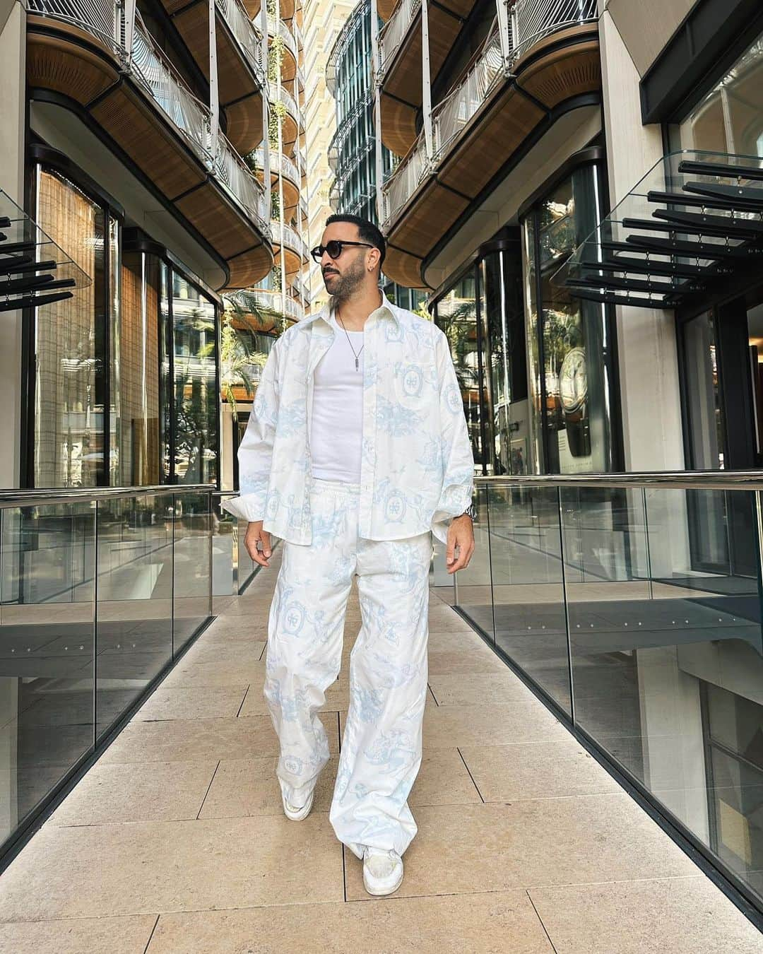 アディル・ラミのインスタグラム：「Spotted @adilrami in Monaco with Kamad full look for the Grand Prix Monaco」