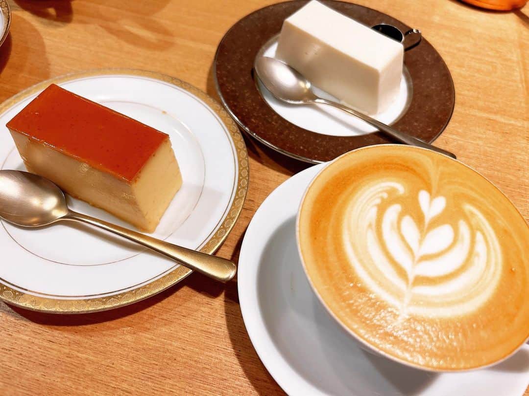 ミクのインスタグラム：「. . もっちりプリン大好き🍮 . .  #東京プリン　#カフェ巡り　#喫茶店サテラ」