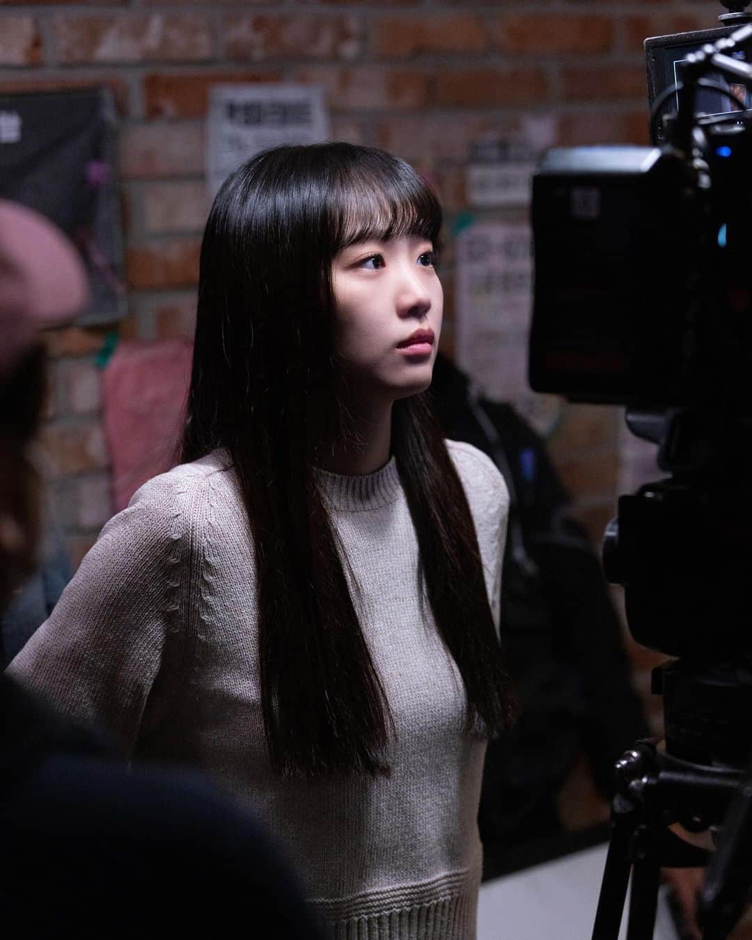 チン・ギジュのインスタグラム：「이토록 긴 시간을 건너온 나는 당신에게 과연 어떤 답을 들려줘야 할까요」