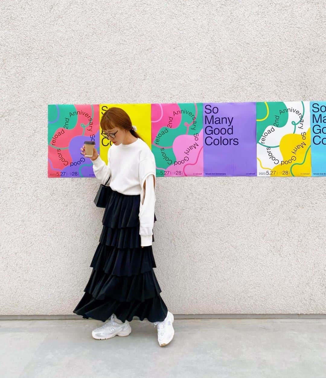 濱内奈々子のインスタグラム：「🎨 #nanakoootd 特に予定がないおやすみの日のご近所スタイル🚶‍♀️ すっぴんにリップだけ塗って眼鏡でごまかしてお散歩🤓」