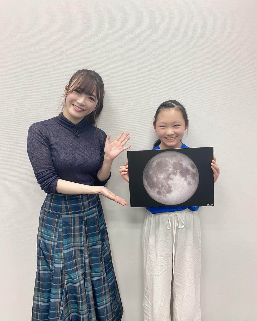 榎本麗美のインスタグラム：「. 明日の朝7:05〜は、 『おはスタ』 火曜日は、宇宙(チュー)ズデイ🚀  かのんちゃん密着最終回🎤 私、もう、かのんちゃんの成長に感動して、感情爆発しています🥲 朝から皆さん、ハンカチのご用意を...😭涙 ぜひ、ご覧ください✨ ↓ https://www.ohast.jp」