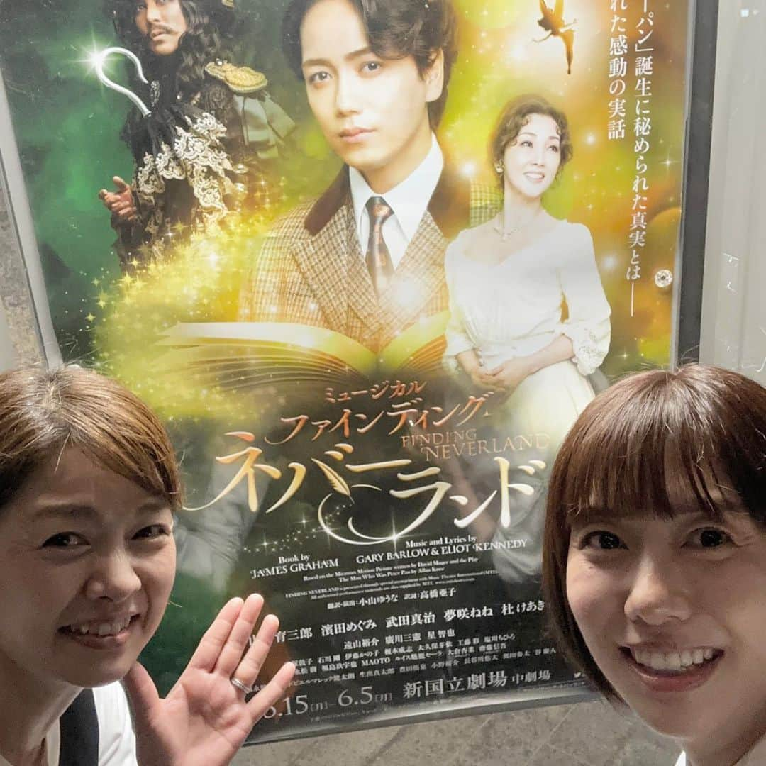 西山喜久恵のインスタグラム：「🎵 山﨑アナと山崎育三郎さん主演のミュージカル「ファインディングネバーランド」を観に行きました‼️ 「ピーター・パン」の誕生秘話を描いた物語で、主人公の劇作家ジェームズ・バリを育三郎さんが熱演しています。 どのナンバーも素晴らしく、カーテンコールでは拍手👏が鳴り止まずスタンディングオベーションに‼️ 隣の山ちゃん(山﨑アナ)も大満足していました‼️ 間違いなく胎教に良いミュージカル🎵 将来は、親子でピーター・パンだね✨  #ファインディングネバーランド #山崎育三郎 #山﨑夕貴アナ #武田真治  #大人になるって #信じる力」