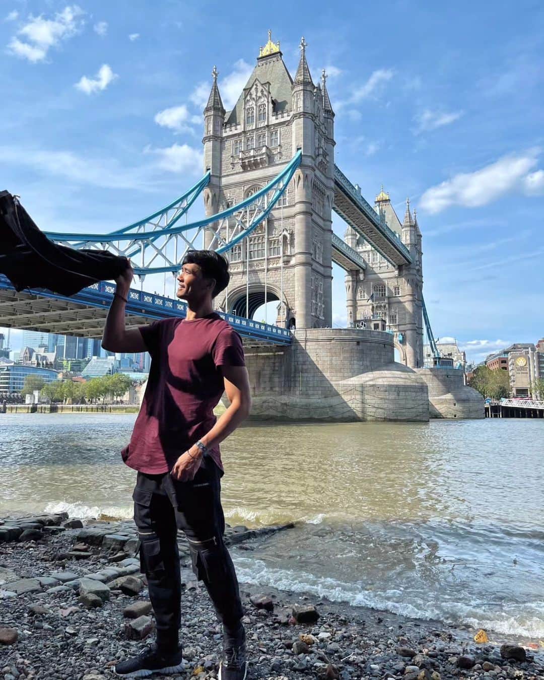 ティムさんのインスタグラム写真 - (ティムInstagram)「Give me some fish & chips 🍟🇬🇧 #londonbound #londontowerbridge」5月29日 23時37分 - timmaiau