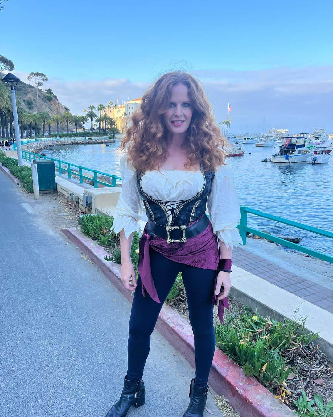 レベッカ・メイダーさんのインスタグラム写真 - (レベッカ・メイダーInstagram)「AHOY THERE ME HEARTIES!!💚🏴‍☠️」5月29日 23時44分 - bexmader