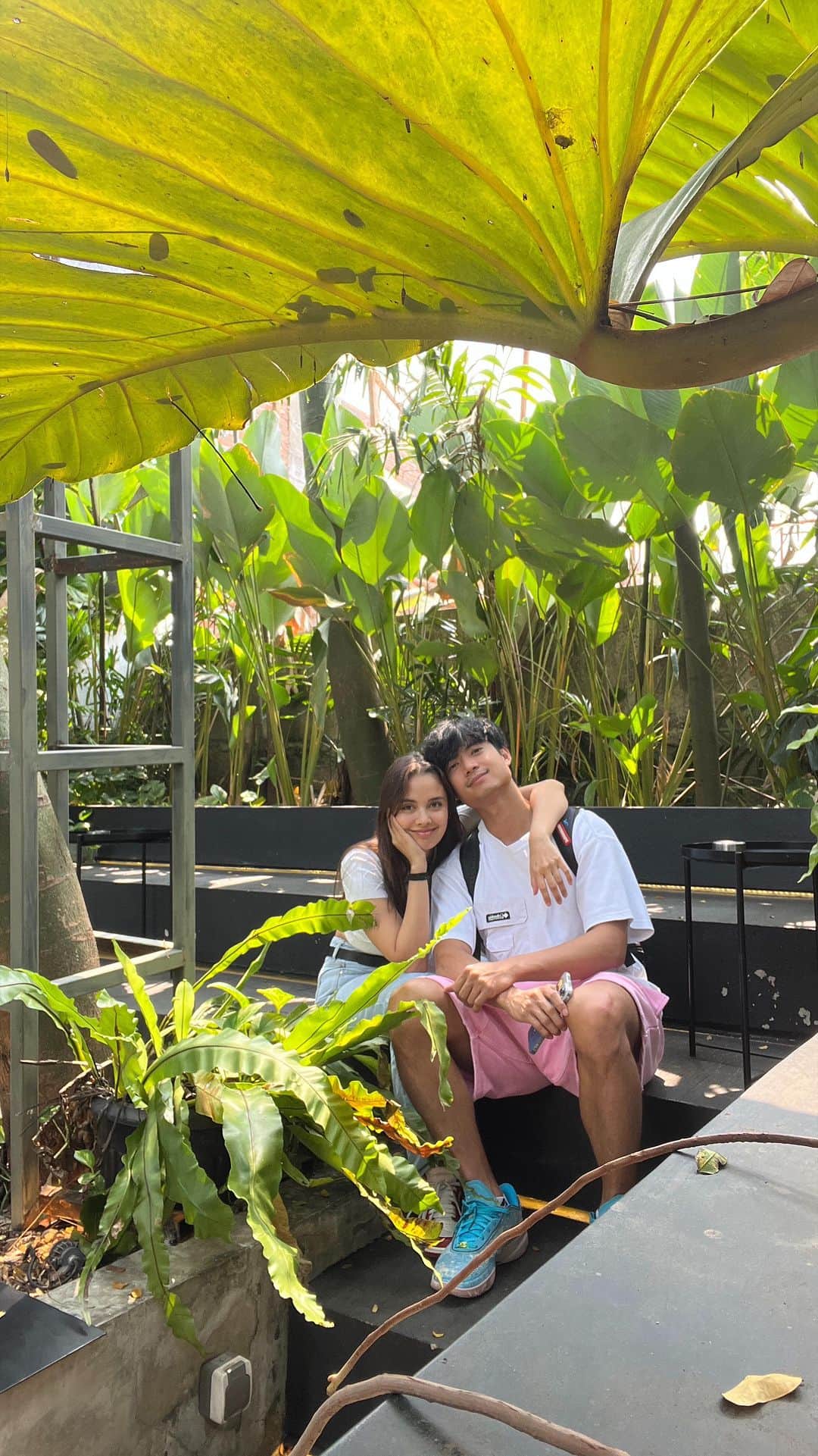 ミーガン・ヤングのインスタグラム：「Fofo’s throwing some dad jokes 😆 but they’re getting cornier and cornier by the day and I dunno if I’m laughing because of how corny they are but because of how sablay these jokes were hahahahaha napa HUH talaga doon ako sa last part kasi sabi niya ang ganda daw pankinggan ng joke noong iniisip niya... Pero... Ayun, alam na natin ang ending 😩😖😭😅😂🤣🥲 share your favorite dad jokes please 🌽🌽🌽 #AngLabo #DadJokes #TulongPoh」