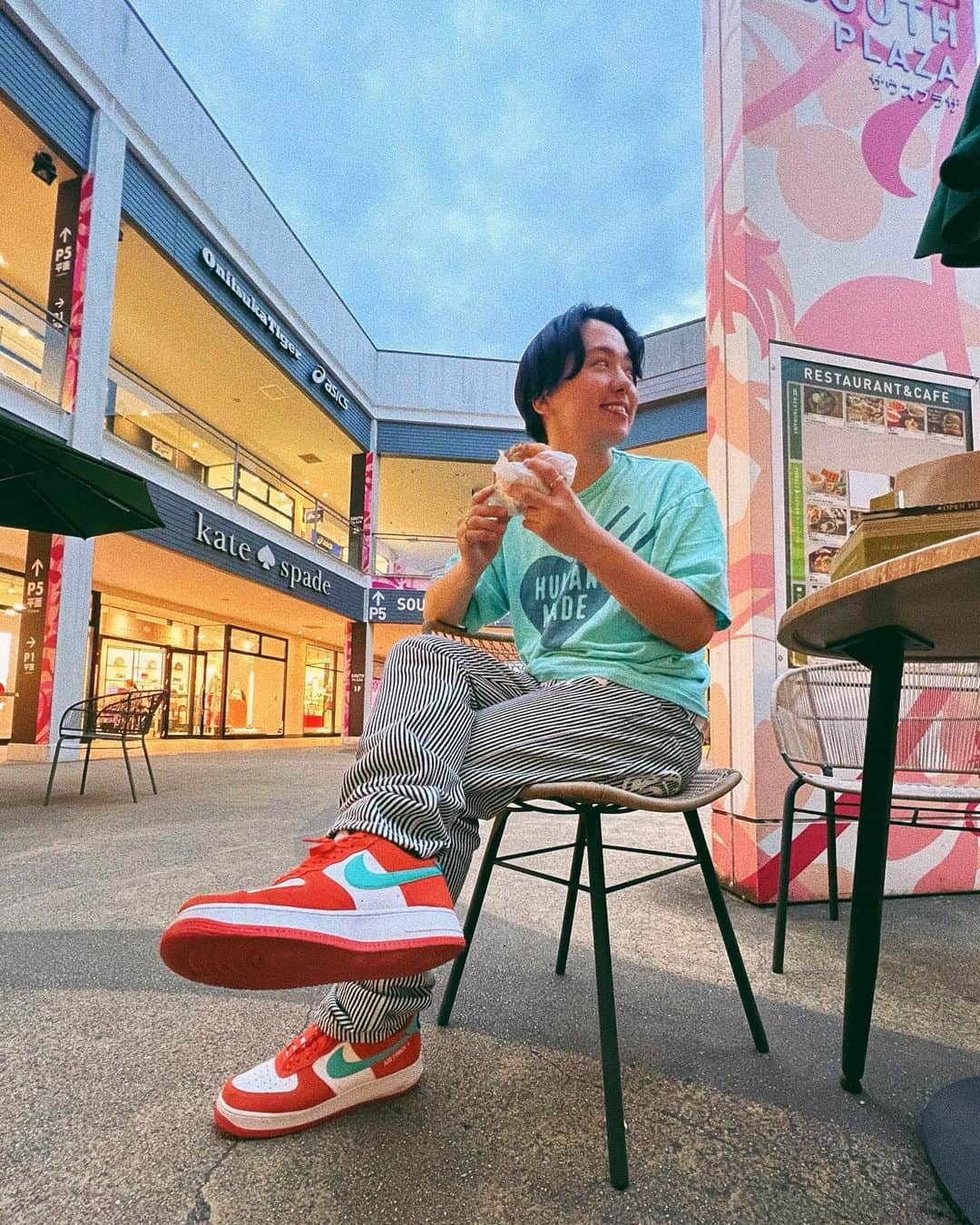 山下銀次さんのインスタグラム写真 - (山下銀次Instagram)「ホリデー🍔🌴🌴🌴  #腹パンやでー#玉ねぎびょーん鼻水」5月29日 23時54分 - ginjiyamashita