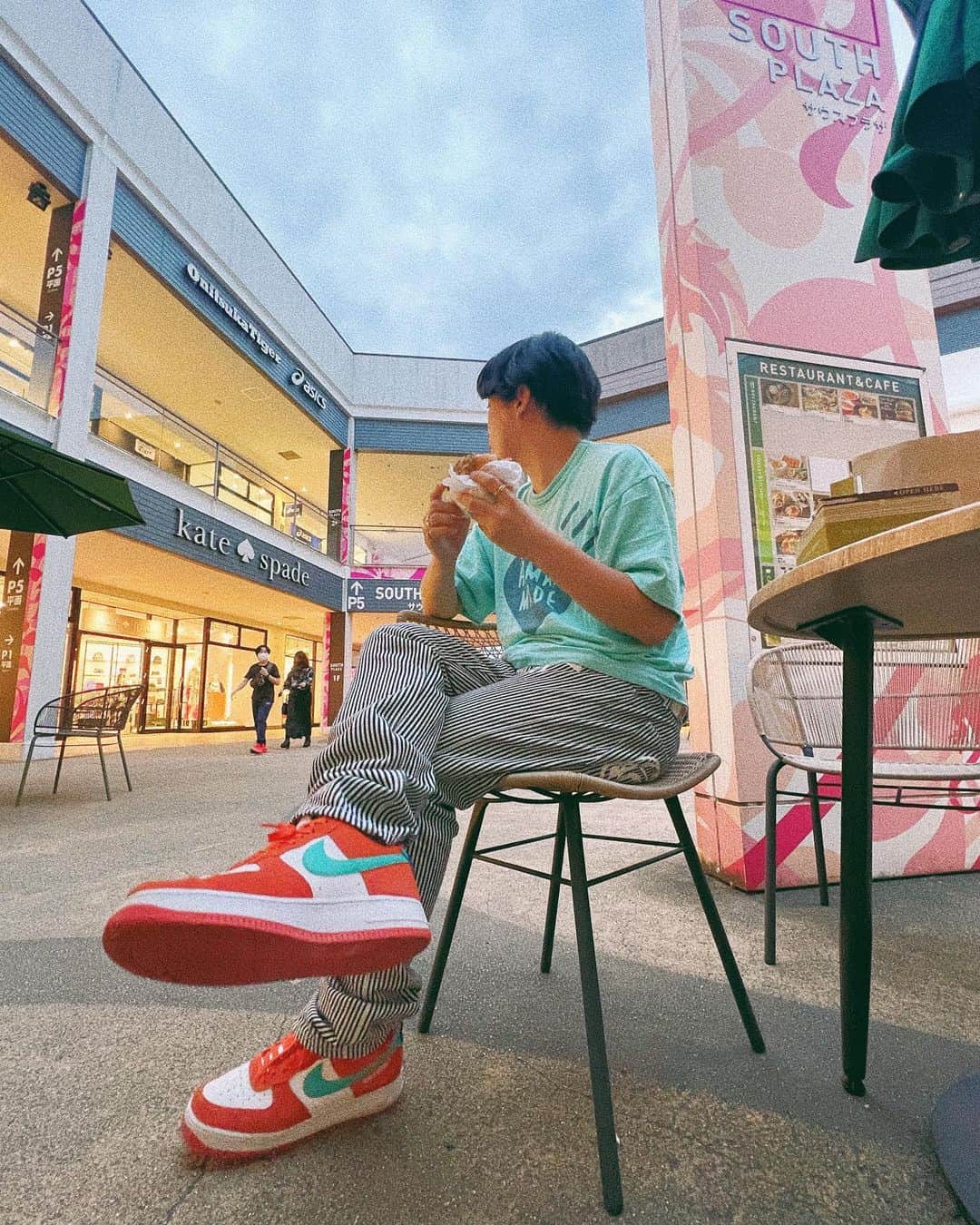 山下銀次さんのインスタグラム写真 - (山下銀次Instagram)「ホリデー🍔🌴🌴🌴  #腹パンやでー#玉ねぎびょーん鼻水」5月29日 23時54分 - ginjiyamashita