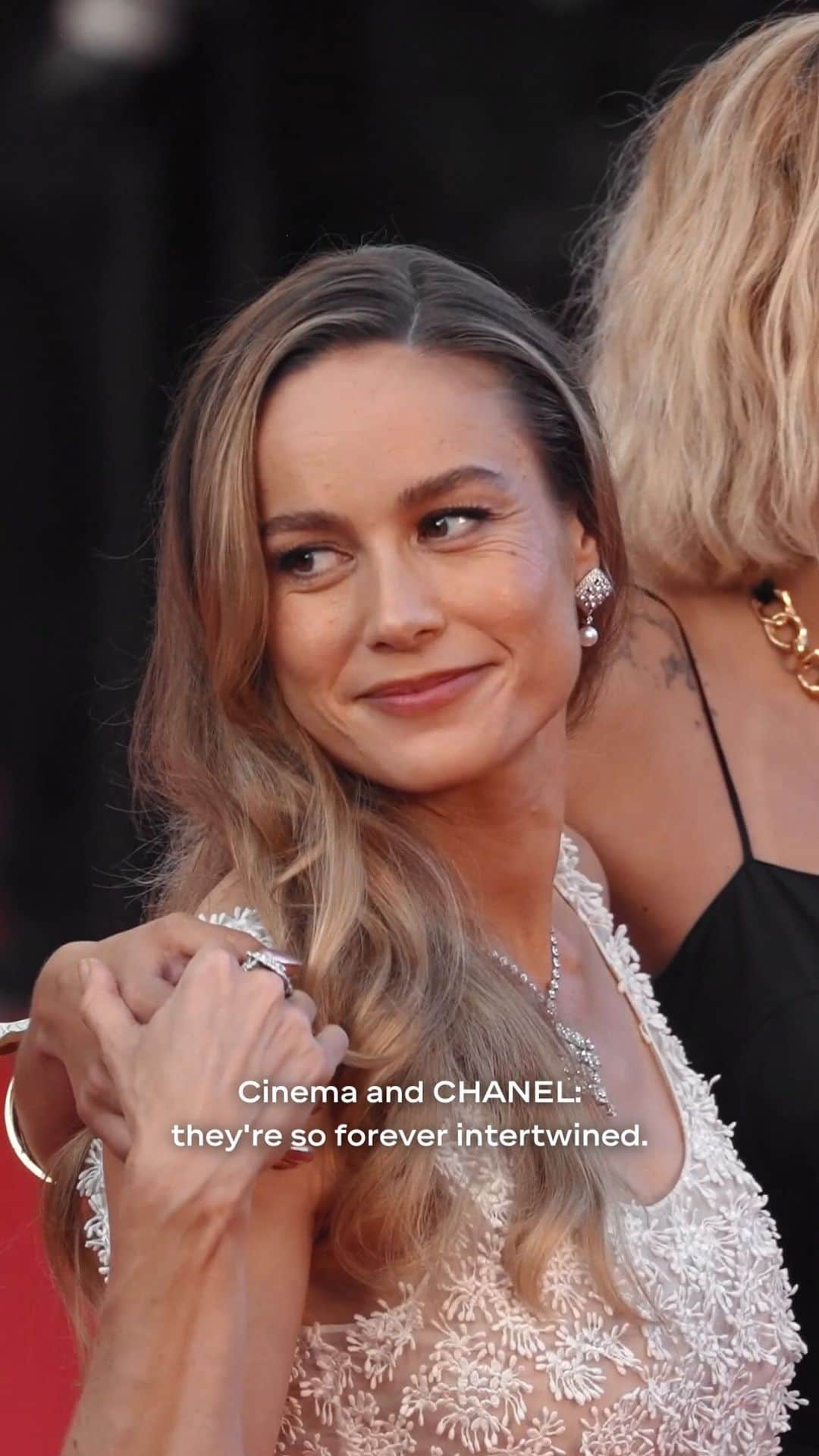 ブリー・ラーソンのインスタグラム：「Thank you thank you THANK YOU @chanelofficial for being part of my journey at @festivaldecannes. Being a jury member, the conversations about cinema, and the continued intertwining of cinema and fashion will stick with me forever.   #ChanelandCinema #ChanelInCannes」