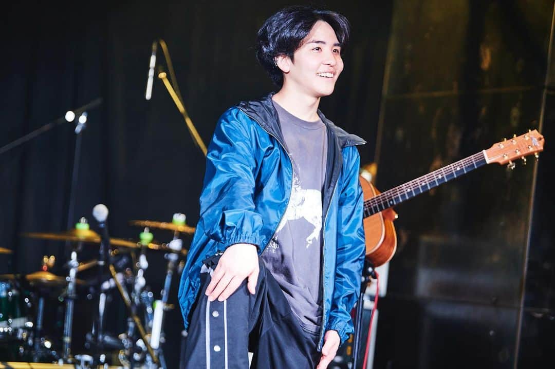 ねぎのインスタグラム：「2023.05.26 ROXY SHIZUOKA ODYSSEYツアー10ヶ所目 静岡ありがとうございました。  みんなとの距離が近くてぶち上がりました。みんなの熱気が最高に気持ちよかった👏  リハ終わりのオフショット🎥」