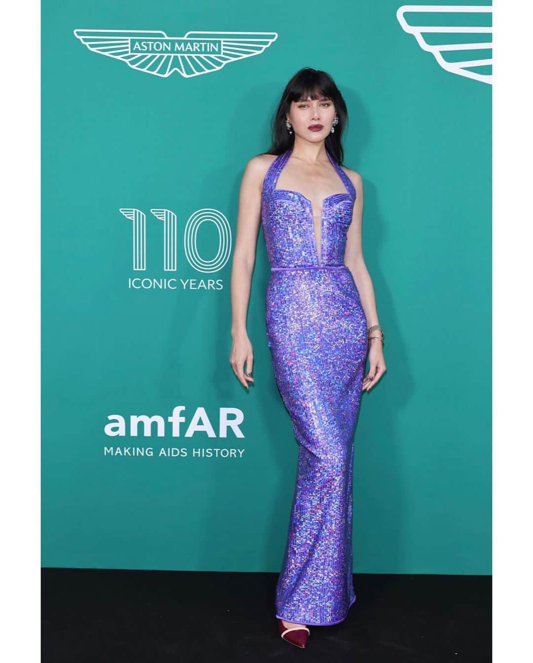 ナタリー・スアレスのインスタグラム：「Favorite dress ever for a night with @astonmartin @amfar // #CannesFilmFestival」