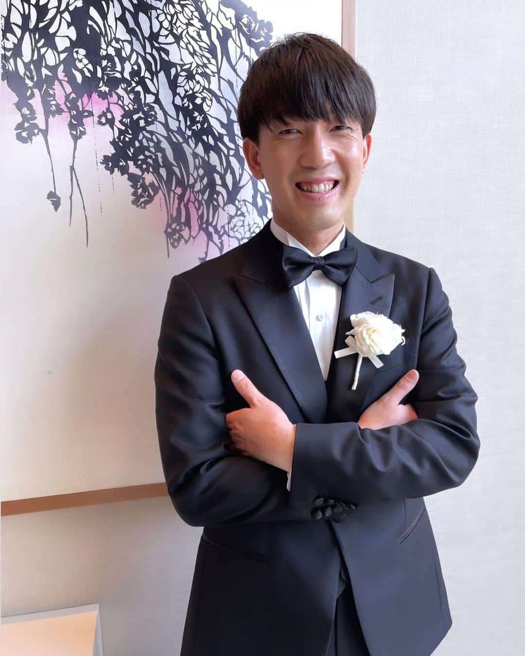 野口忍 hair make upさんのインスタグラム写真 - (野口忍 hair make upInstagram)「挙式シーン とても感動でした🫧  顔まわり、メイクも 雰囲気をガラリと変えて 3パターンチェンジ  ヘアメイクデザイン とても楽しかった☺️  最高に素敵な１日 本当におめでとうございました👏  ５月ももうおわり 新メンバー研修や ニューセルフフォト ブライダルメンテナンス 含めて これからも新郎新婦様の お洒落度を更にあげれるように サポートします  @atren.deu.salon @atren.deu.wedding @atren_deu_homme @yuno.hairmake @saito_katsuki @nobusuta @shunshun_tomato @number5_n5  ･･─･･─･･─･･─･･─･ #ブライダルメンテナンス #結婚式#前撮り#後撮り  ･･─･･─･･─･･─･･─･ ◽️ブライダルメンテナンス𝐌𝐄𝐍𝐔  ☑︎𝒃𝒓𝒊𝒅𝒂𝒍 𝒗𝒆𝒊𝒍 𝒄𝒐𝒍𝒐𝒓 　 透明感を出したい花嫁様は 【𝒃𝒓𝒊𝒅𝒂𝒍 𝒘 𝒄𝒐𝒍𝒐𝒓 】 透明感&立体感を出したい花嫁様は 【𝒃𝒓𝒊𝒅𝒂𝒍 𝒉𝒊𝒈𝒉𝒍𝒊𝒈𝒉𝒕 𝒄𝒐𝒍𝒐𝒓】  こちらで予約お願い致します。 　 ☑︎𝒃𝒓𝒊𝒅𝒂𝒍 𝒄𝒖𝒕  華やかなポニーテール、ハーフアップ、上品で洗練されたダウンスタイルをご希望の花嫁様。 モダンでタキシードに合わせたフォーマル、スタイリッシュなメンズヘアご希望の新郎様。  ☑︎𝒃𝒓𝒊𝒅𝒂𝒍 𝒕𝒓𝒆𝒂𝒕𝒎𝒆𝒏𝒕 　 ・ブライダルトリートメント ・ブライダル髪質改善トリートメント  　 ◽️使用スタイリング剤 　 【𝑨𝑻𝑹𝑬𝑵 𝑫𝑬𝑼 𝑺𝑯𝑨𝑴𝑷𝑶𝑶】  キューティクルを整え艶感を保つブライダルシャンプー  シャンプーのご購入はトップページより 　 ◽️サロンのご予約はこちらから @atren.deu.salon　 初めての方も是非一度ご相談下さい✨ ご予約大変埋まりやすいのでお早めにお願いします✨ 　  #花嫁美容#花嫁ヘアスタイル#結婚式#ブライダルヘアメイク#式場見学#二次会#ブーケ#お色直しヘア#外注ヘアメイク#アンダーズ花嫁 #ドレス迷子#プロポーズ#結婚指輪#パレス花嫁#東京會舘花嫁」5月30日 0時13分 - shinobunbunmaru_atren_deu