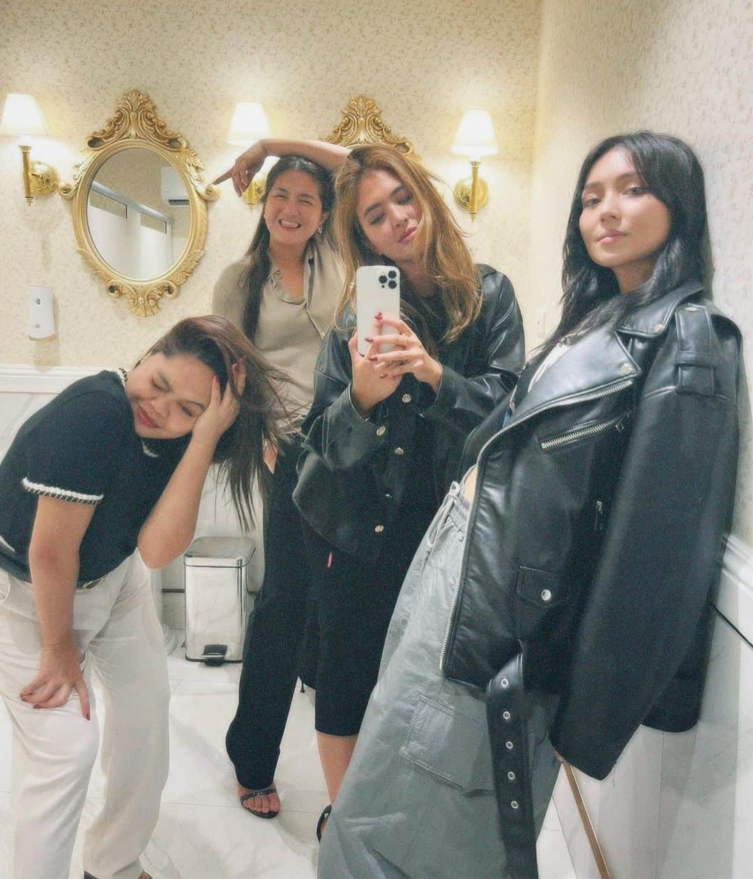Kathryn Bernardoのインスタグラム：「You know where to find us.. 🤫👀」