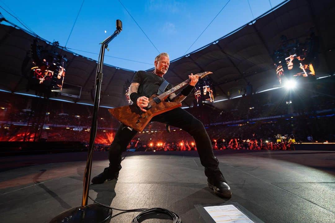 メタリカさんのインスタグラム写真 - (メタリカInstagram)「#M72Hamburg Night 2 through the lens of @brettmurrayphotography. 🇩🇪   #Metallica #M72 #MetOnTour」5月30日 0時19分 - metallica