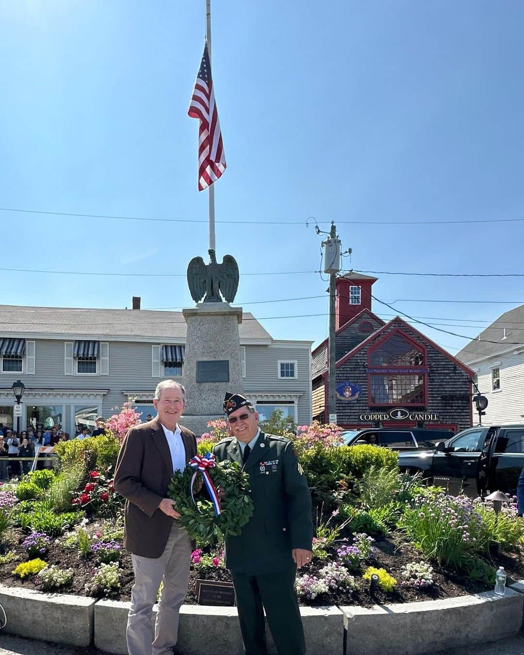 ジョージ・H・W・ブッシュのインスタグラム：「Paying tribute to the brave souls who gave their lives for our freedom at Kennebunkport’s Memorial Day Parade.」