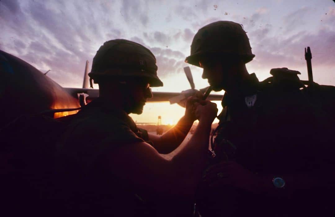 lifeのインスタグラム：「On this Memorial Day, we remember the brave men and women of the United States Armed Forces.   In 1967 LIFE photographer Co Rentmeester connected with a unit of American paratroopers as they made the first combat jumps of the Vietnam War.  The use of paratroopers was part of the incremental escalation that defined the war in Vietnam, and they were deployed in service of America’s biggest military operation to that point. But what made Rentmeester’s photos stand out is the intimacy and intensity of his paratrooper portraits, which resonate beyond their moment in history.  The operation made the cover of LIFE’s March 10, 1967 issue. Rentmeester’s photos capture the daring of the Second Battalion of the 503rd Airborne Infantry Regiment as soldiers descended on Vietnam’s dried-up rice paddies during Operation Junction City.   Click the link in bio to learn more about their historic jump.  (📷 Co Rentmeester/LIFE Picture Collection)  #LIFEMagazine #LIFEArchive #MemorialDay #1960s #VietnamWar #ArmedForced #Military #Veterans #Rememberance」