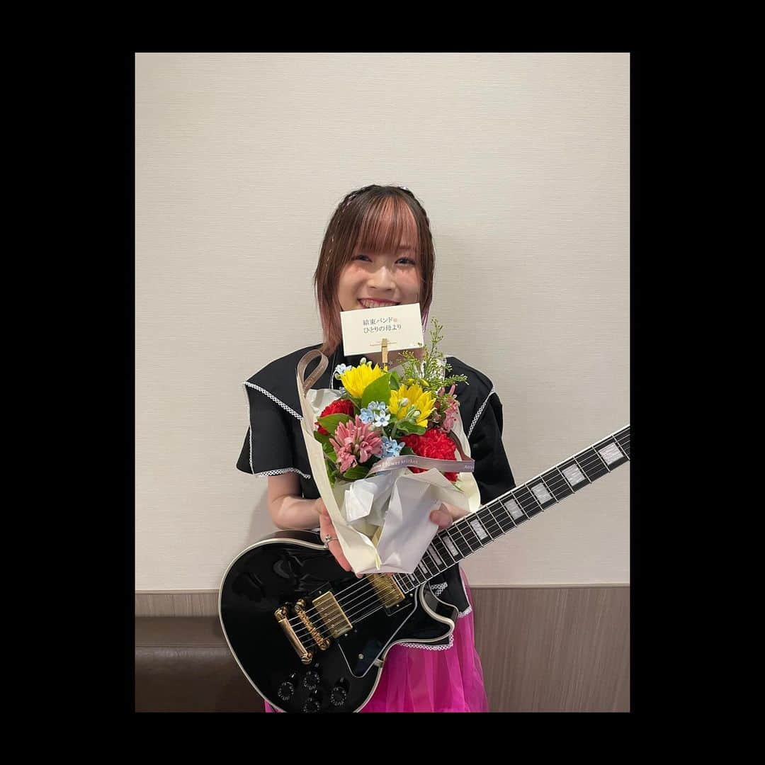 青山吉能さんのインスタグラム写真 - (青山吉能Instagram)「#0521 🌌🎸 ・ 「結束バンドLIVE-恒星-」 ・ 終わってからだいぶ経ちましたが、現地・配信をご覧いただいた皆さんありがとうございました。 ・ ラジオの方でたっっぷり振り返りましたし、 なんとギターヒーローへの道“第2弾”も後日公開されることになりました､､！ すべてはライブとラジオ、そして密着映像に置いて行きましたので、お写真の共有のみさせてください。 ・ ・ 1枚目 ZeppHaneda来たぞーーー！ 2枚目 かっこつけっそくばんど 3枚目 喜多さん、かっこいいなあ…。 4枚目 お母さん(末柄さん)､､love. 5枚目 お衣装もとてもこだわりまみれです。 6枚目 イヤモニも特注！結束バンド仕様なんですよ…！ 7枚目 よぴいくみの誕生日サプライズ！ 8枚目 相棒しっかりシートベルトで輸送 ⁡ ⁡ 𝘛𝘩𝘢𝘯𝘬 𝘺𝘰𝘶. ⁡ ⁡ ⁡ #ぼっちざろっく #結束バンド #BocchitheRock #KessokuBand #鈴代紗弓 #伊地知虹夏 役🥁 #水野朔 #山田リョウ 役🌿 #長谷川育美 #喜多郁代 役🎤 #青山吉能  #後藤ひとり 役🎸 ⁡ #結束バンド恒星 ⁡  私もっとギターうまくなりたい、かも。」5月30日 0時46分 - yopipinsta555