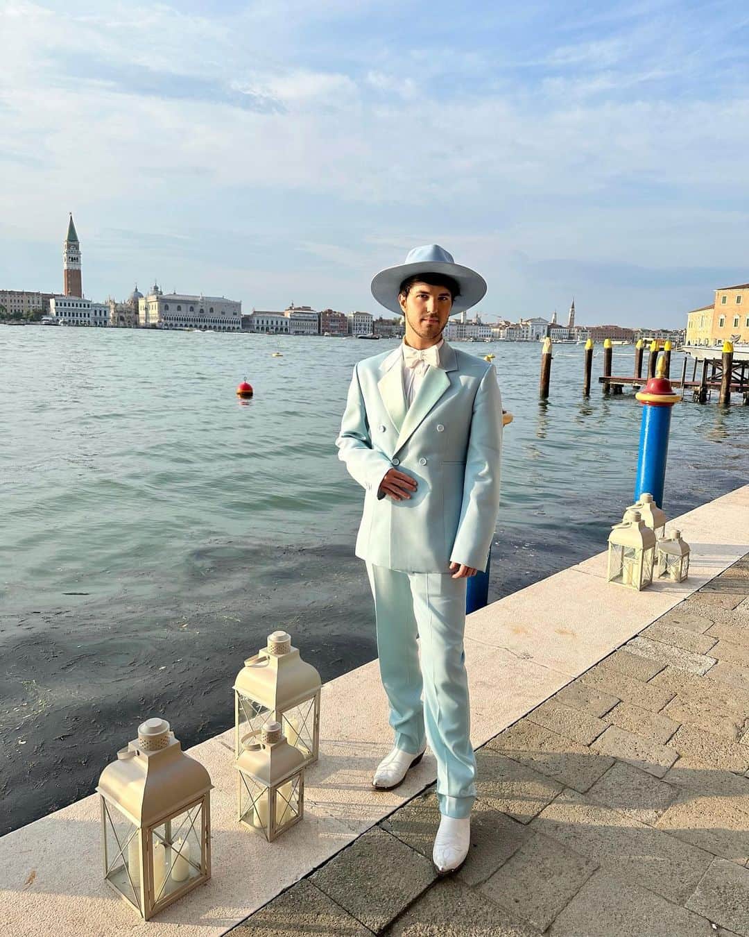アンドリュー・ウォーレンさんのインスタグラム写真 - (アンドリュー・ウォーレンInstagram)「Served yet another wedding lewk 🧊 Huge congrats to @kyleroth23 & @claudiakrogmeier and thanks for an amazing weekend in Venice 🚤🍝🇮🇹」5月30日 1時00分 - adwarren