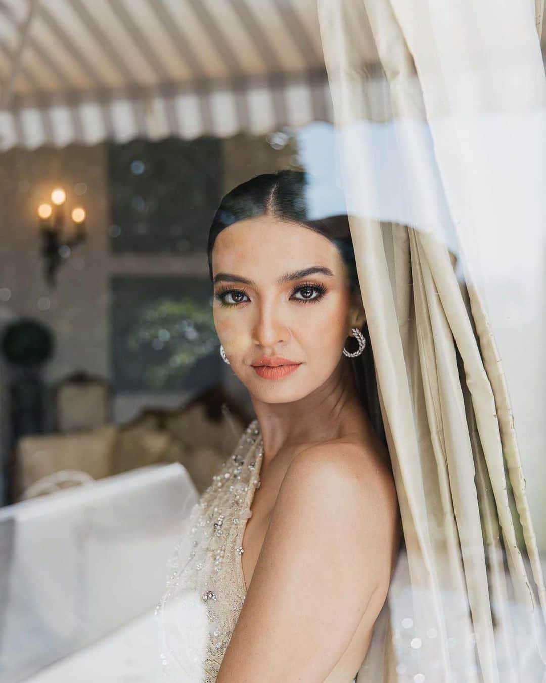 ラライン・シャーのインスタグラム：「Bersyukur untuk momen ini, dimana saya mendengar bisikan hati seolah semesta memberkati.   The stars align when you least expect it. ✨」