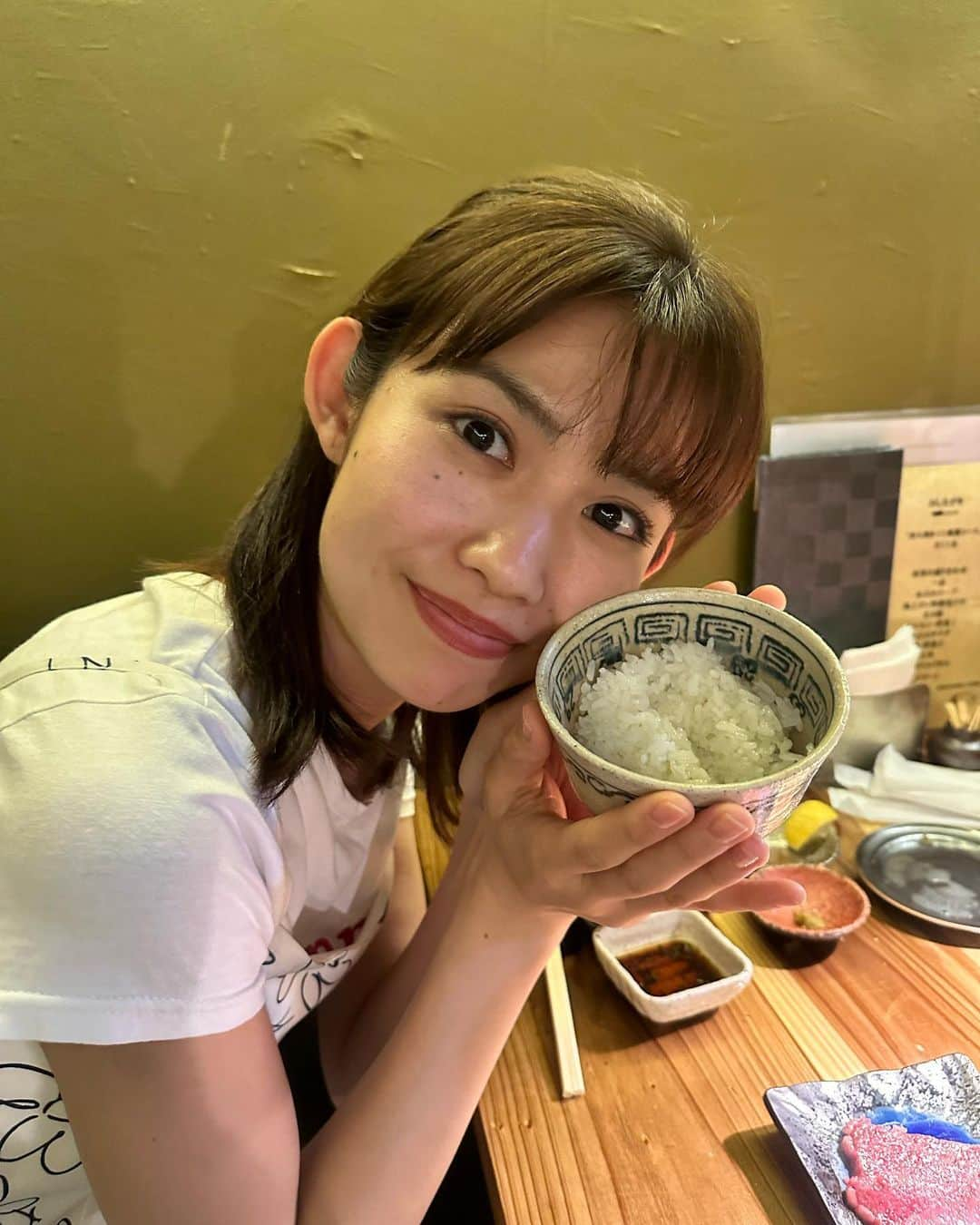 脇あかりさんのインスタグラム写真 - (脇あかりInstagram)「炭火焼きG1 @sumibiyaki__g1   コース料理で、焼肉だけじゃなくイタリアンを取り入れたコース料理😌サラダが途中で出てくるのも、新鮮😳 土鍋で炊いたご飯🍚美味しすぎ🥺 土鍋ってだけでも、🥺🥺🥺 やばぃってなるのに、食べてもっとやばぃぃぃぃぃぃー！！！！ってなるやんね☺️笑  シェフのこだわりが沢山詰まったお店で季節によって変わるメニューがその時しか味わえないから、嬉しい🥰🥰🥰  #別府　#beppu #別府グルメ　#別府駅　#別府観光　#別府温泉 #別府旅行　#벳푸　#온천　#여행」5月30日 0時55分 - akari_waki_official