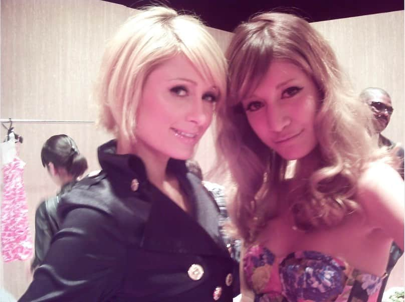 マリエさんのインスタグラム写真 - (マリエInstagram)「Throwback my days 15years ago. I met @parishilton in our shooting for skit with Japanese legends.  Now I red her amazing book 📕 the memoir, 彼女の感じた日々と未来を描く勇気の言葉たちに本当に感動しました。 何も恥じることなんて一つもない。奇跡と軌跡に感謝して出会ってきた全ての出来事を噛み締めてまた一歩づつ進むの。この時の楽屋の全ての最高な会話や些細な気遣いを全部覚えてる。最高峰のクリエイティブを肌で感じていた現場。 ありえんてぃまだ使ってるんだけどw 是非日本の女の子にもこの本読んで欲しいなぁ。最高に面白い🦋」5月30日 0時58分 - pascalmariedesmarais_pmd